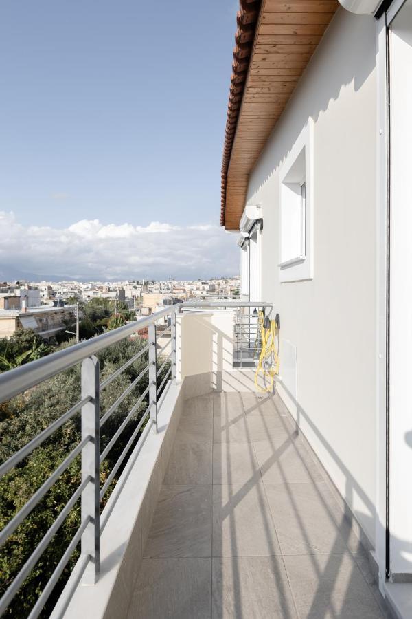 Appartamento Deluxe Διαμερισμα Patras Esterno foto